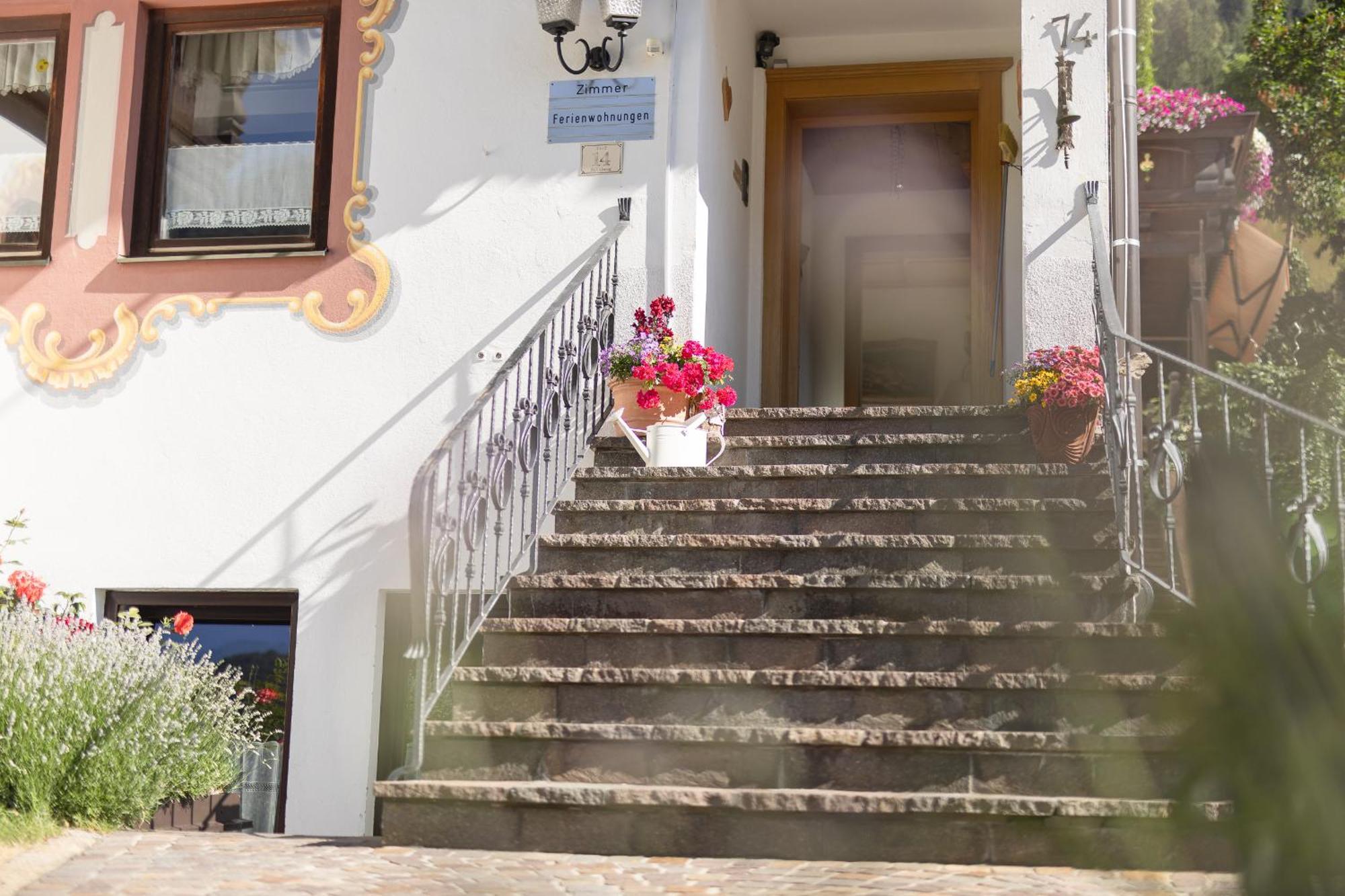 Pension Gulla - Ferienhaus Appartements B&B Neustift im Stubaital Exterior photo