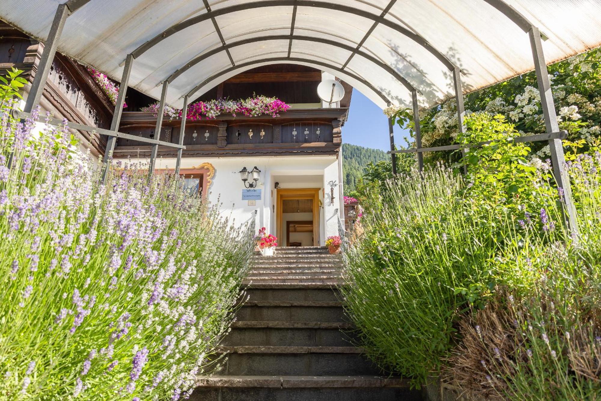 Pension Gulla - Ferienhaus Appartements B&B Neustift im Stubaital Exterior photo