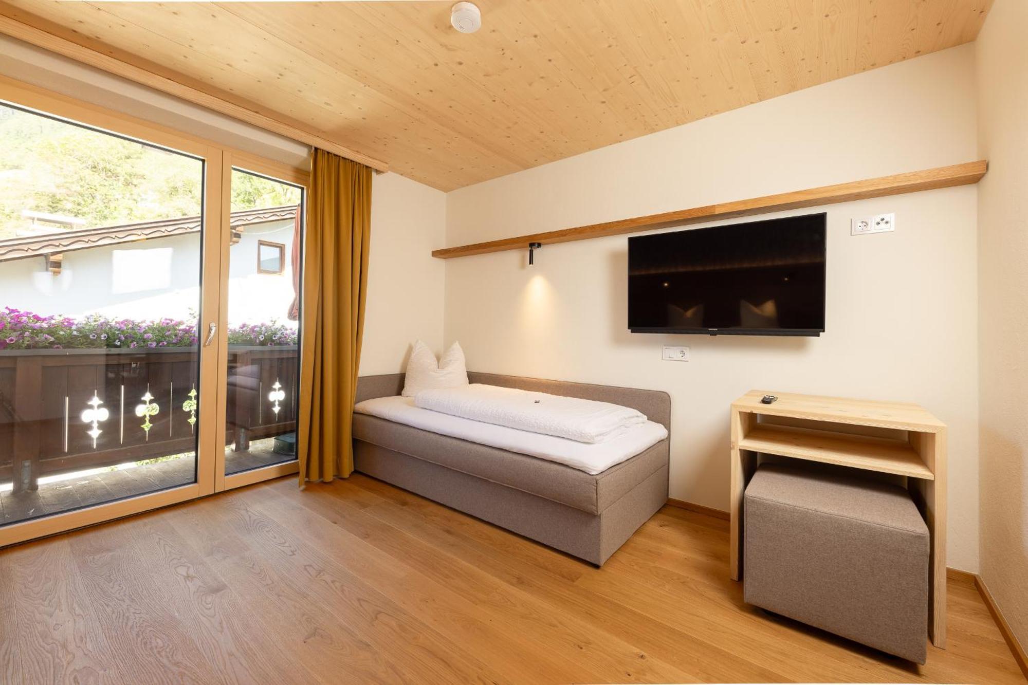 Pension Gulla - Ferienhaus Appartements B&B Neustift im Stubaital Exterior photo